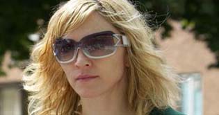 Madonna tours Jewish holy sites in Jerusalem